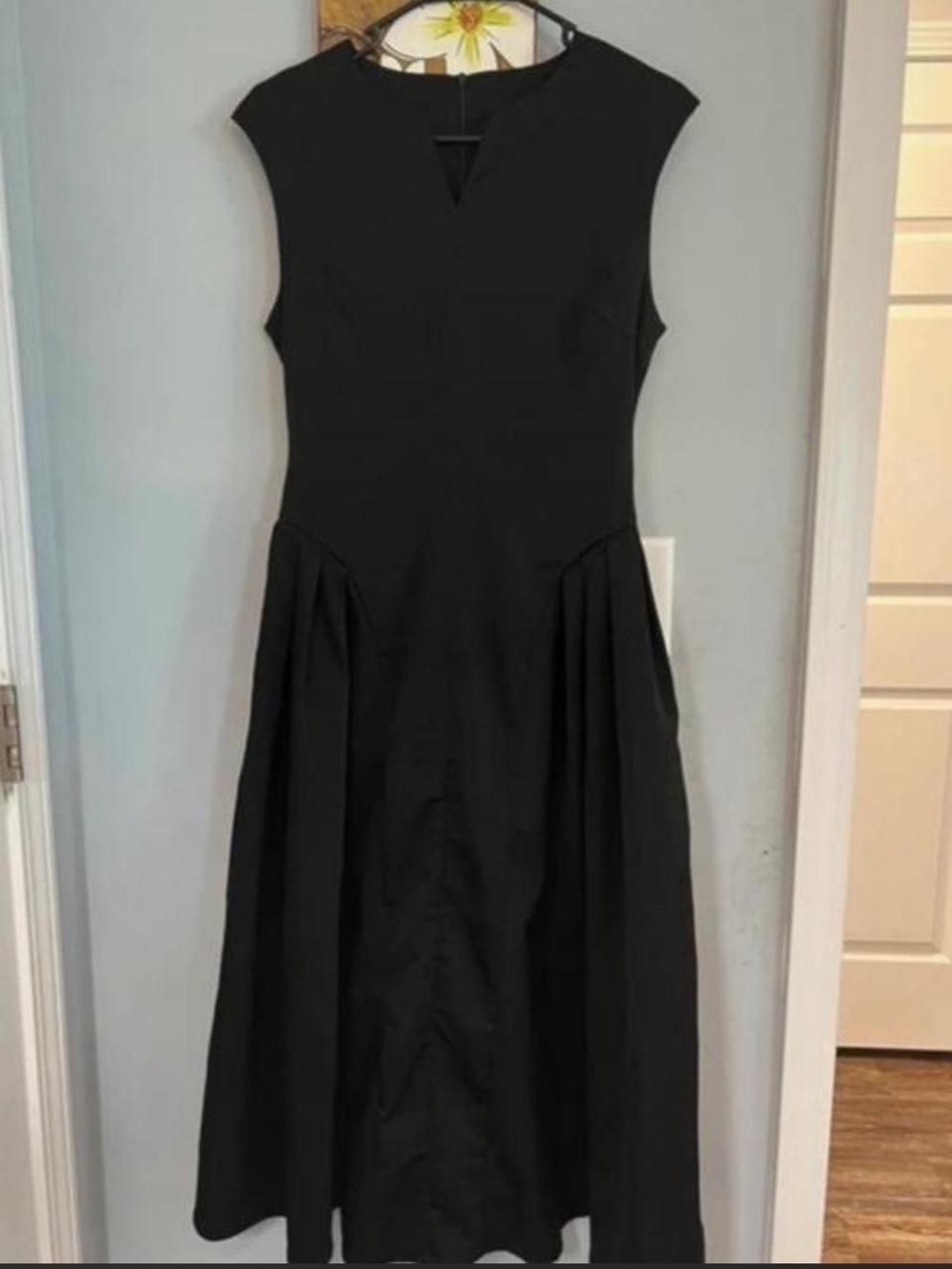 Cider Black Sleeveless Midi Dress with Drop Waist for Waist Snatching Look
